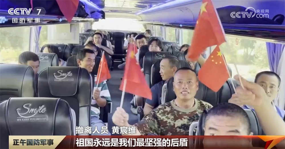 在以撤离人员：无论身在何处 祖国永远是最坚强的后盾