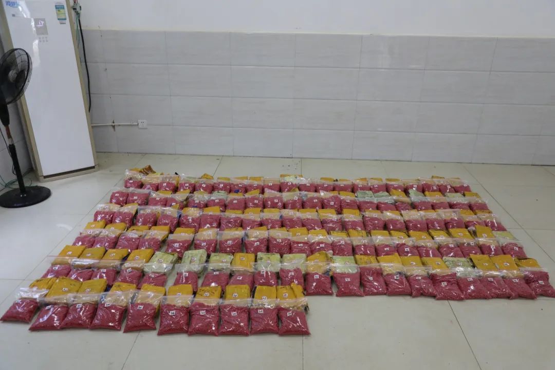 这名“95后”民警，又“被抓”了……