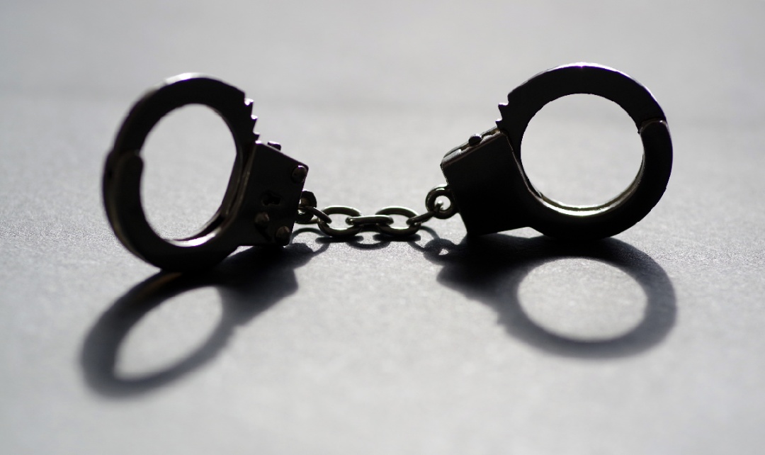 上海这对夫妻双双被抓!官方通报:在自家地下室干这事…还有人已被拘 上海这对夫妻双双被抓!官方通报:在自家地下室干这事…还有人已被拘