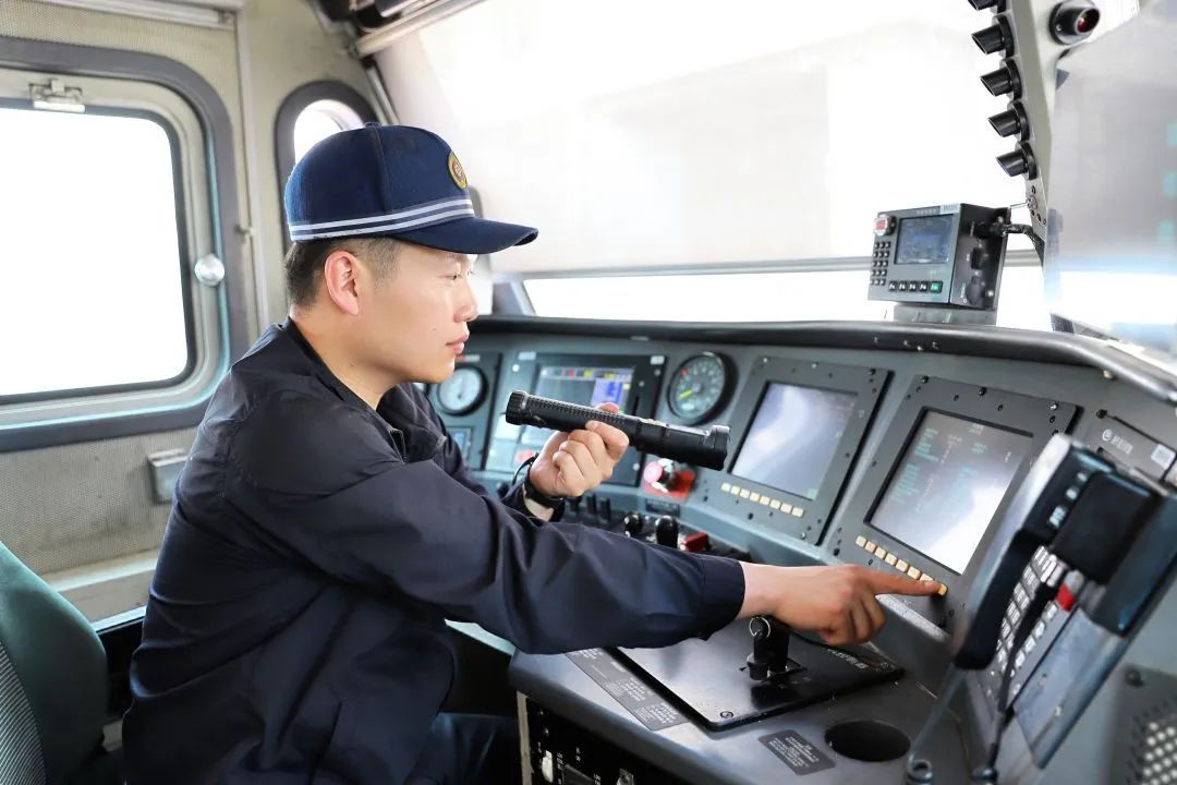 想来铁路工作吗？“学长学姐”支招了！