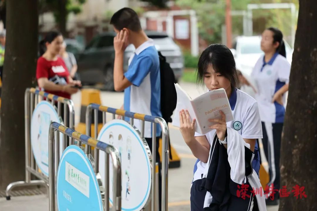 多图直击!深圳中考今日开考 多图直击!深圳中考今日开考