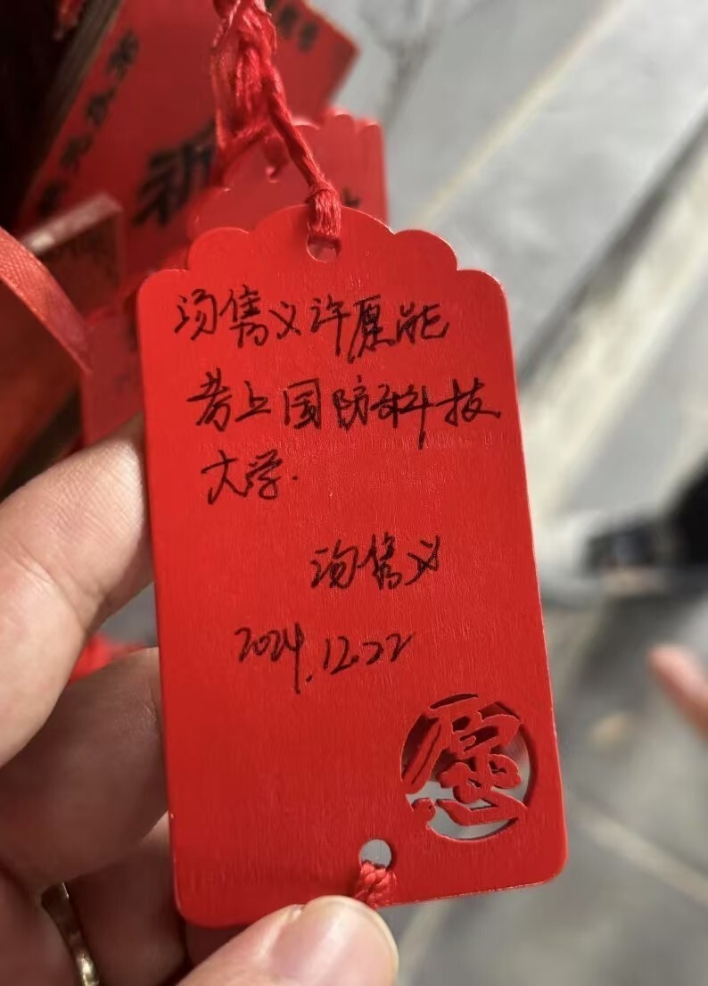 错别字里的强军梦!将军与7岁男孩的暖心军礼 错别字里的强军梦!将军与7岁男孩的暖心军礼