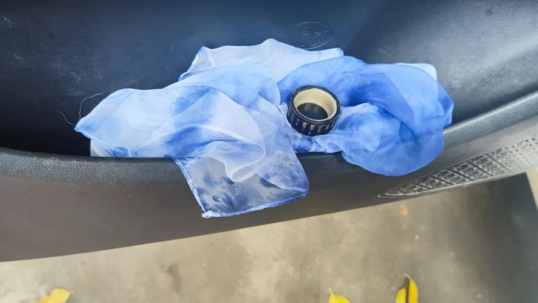 缉毒警逼停毒贩后,发现手榴弹引信已拉开…… 缉毒警逼停毒贩后,发现手榴弹引信已拉开……