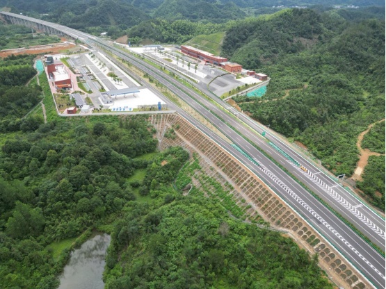 咸九高速湖北段6月27日零时正式通车 咸九高速湖北段6月27日零时正式通车