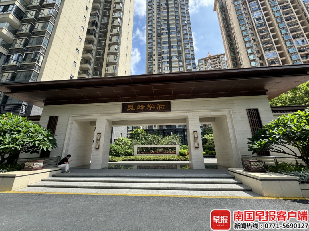 楼上业主疑将住宅改私人会所，邻居不堪噪声扰民多次报警，多方回应