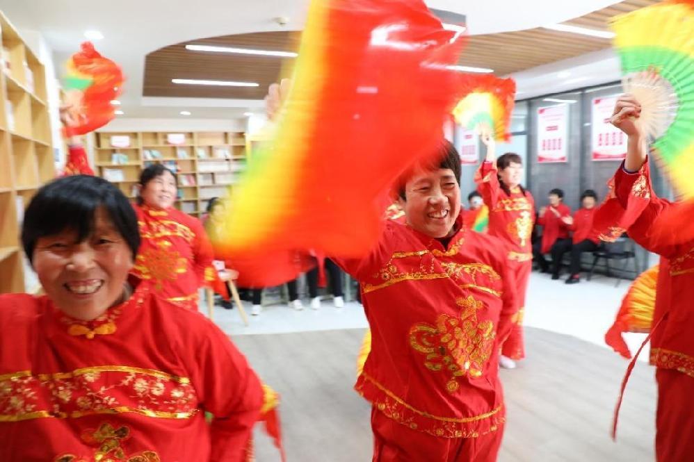 “一课难求”的老年大学 “一课难求”的老年大学