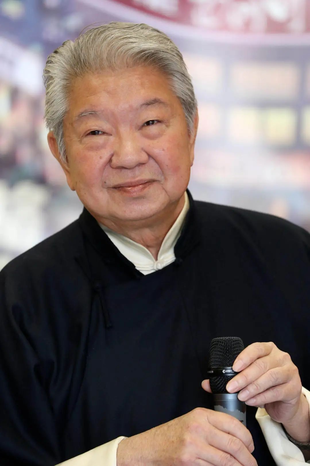 “加薪才是最好的鼓励”—— 说这话的蔡澜走了，打工人从此少了个嘴替