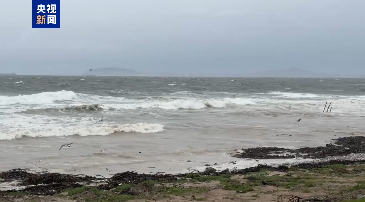 南非西开普省多地强降雨 气象局发布灾害警报 南非西开普省多地强降雨 气象局发布灾害警报