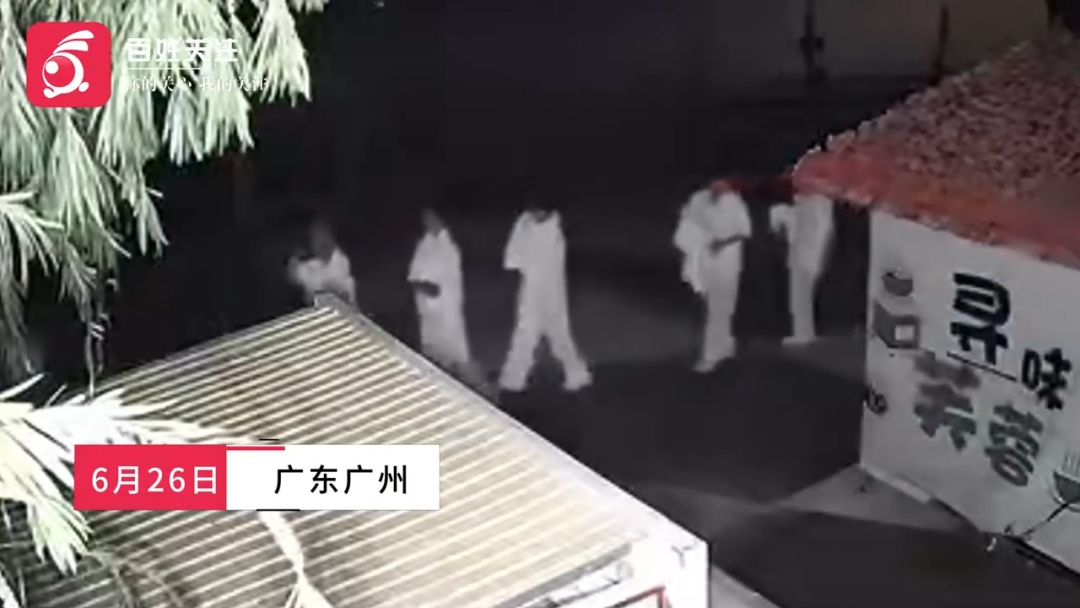 凌晨4点,50余人穿白衣列队行走,官方回应 凌晨4点,50余人穿白衣列队行走,官方回应
