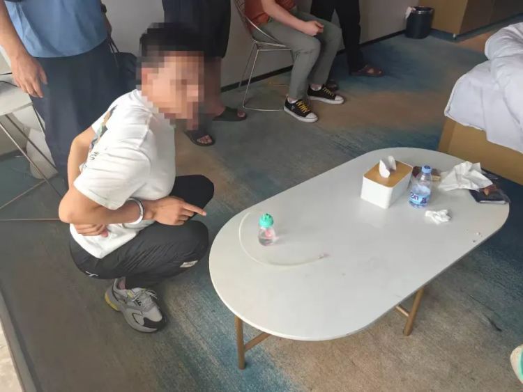 “换个地方吸毒更安全”?!警方速擒跨区域吸贩毒团伙 “换个地方吸毒更安全”?!警方速擒跨区域吸贩毒团伙