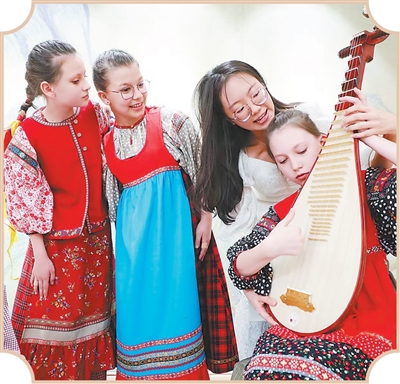 到素有“欧亚之窗”美誉的满洲里感受三国青少年交流——“遛洋娃”与“玩套娃” 到素有“欧亚之窗”美誉的满洲里感受三国青少年交流——“遛洋娃”与“玩套娃”