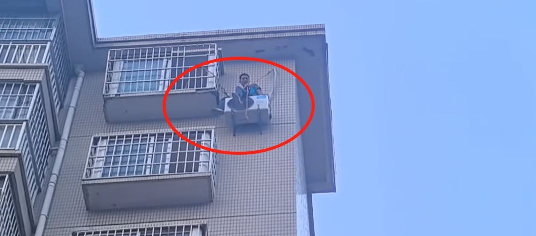 惊险！男子被困20米高空，命悬一线！