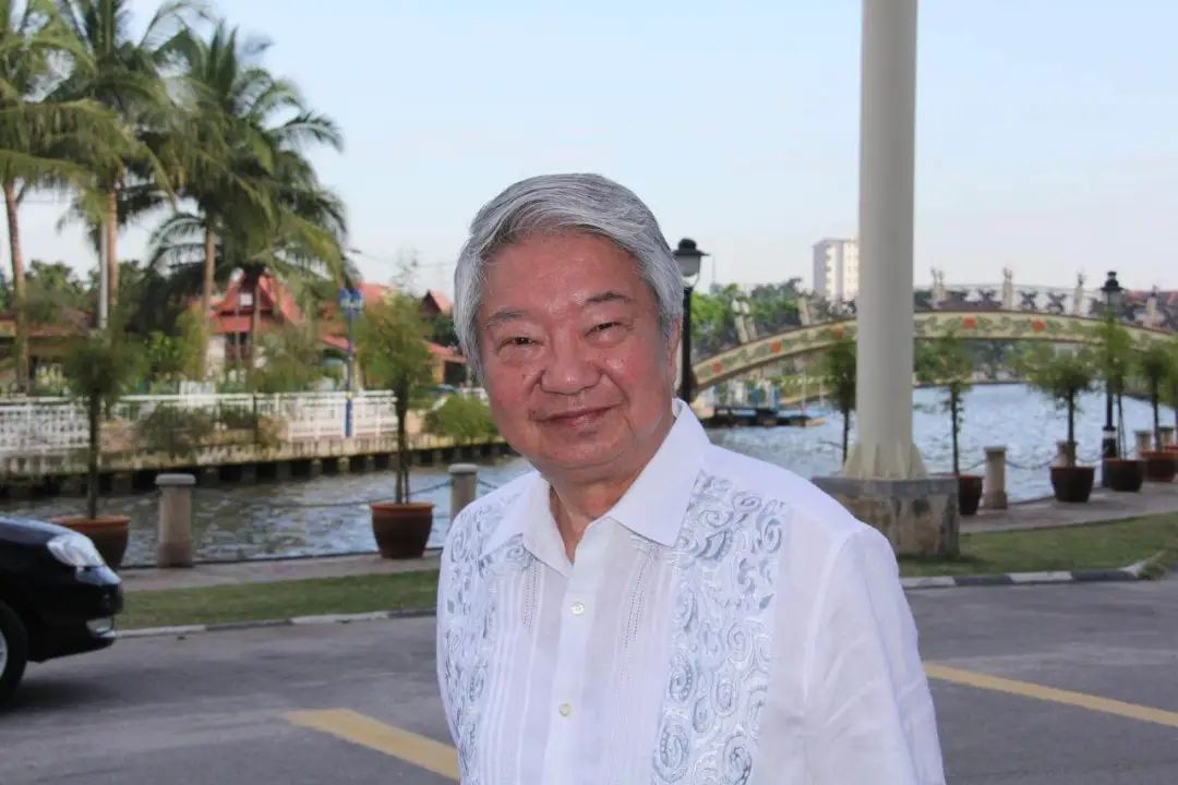“加薪才是最好的鼓励”—— 说这话的蔡澜走了，打工人从此少了个嘴替