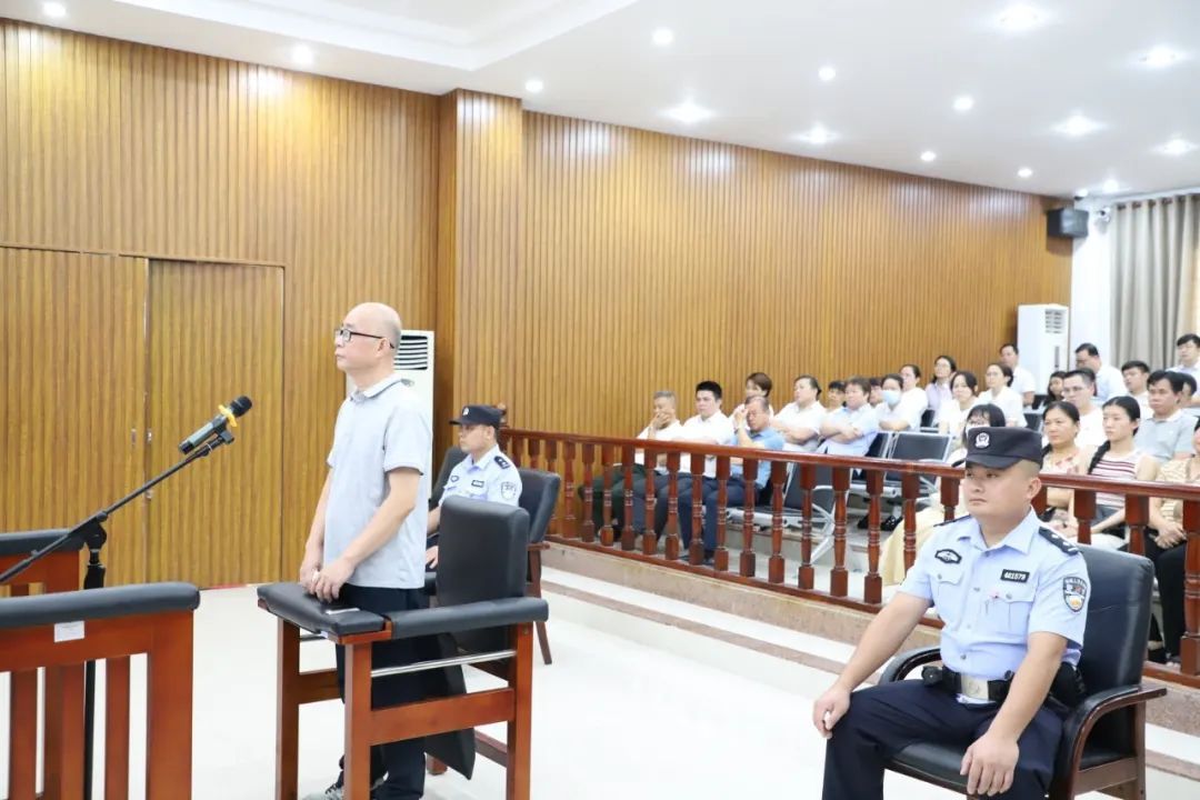 被控受贿362.9万元！海南一地人民医院原党委书记受审