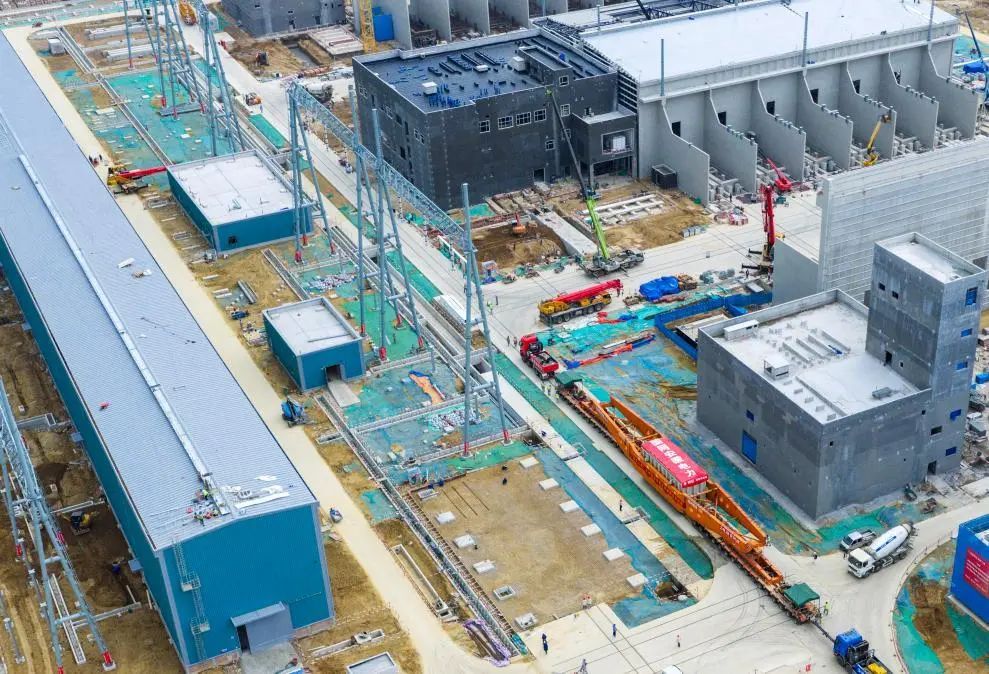 新华全媒+丨跨越1200多公里,308吨“巨无霸快递”送货记 新华全媒+丨跨越1200多公里,308吨“巨无霸快递”送货记