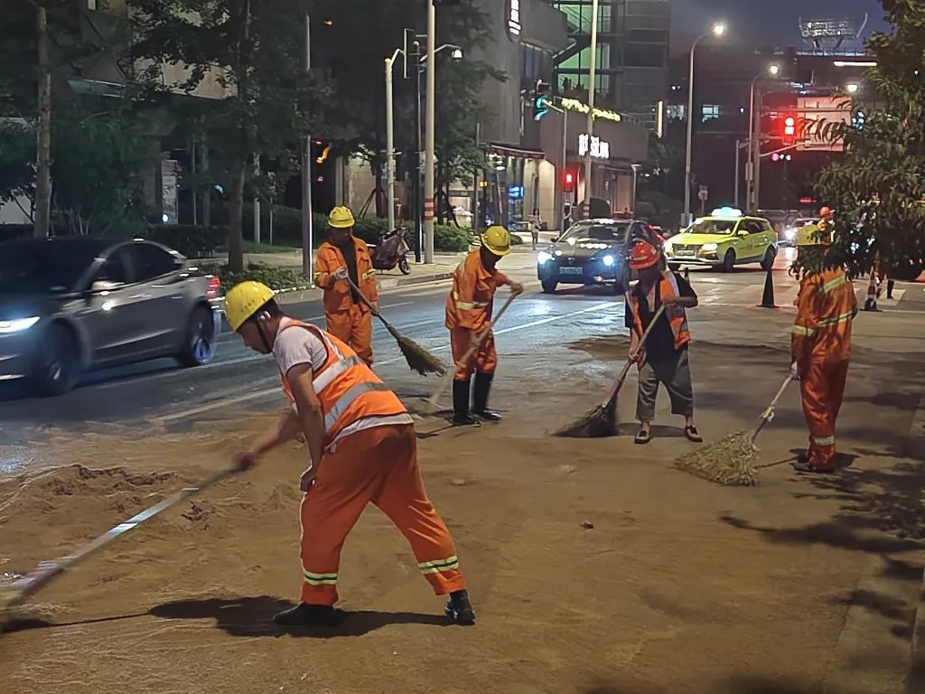 上海再发高温预警，仍有37℃！昨天突发强降雨，部分路段现黄色污泥？回应→