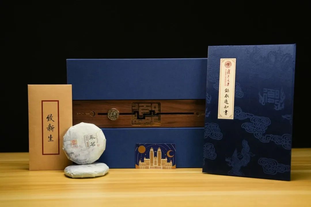 不是，谁把“天大的好消息”印录取通知书上啦？！