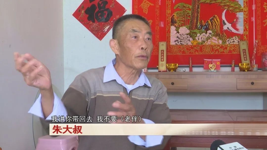 陌生女子上门借钱,掏空老人养老钱! 陌生女子上门借钱,掏空老人养老钱!