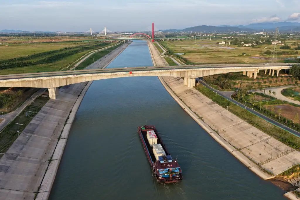 新华全媒+丨跨越1200多公里,308吨“巨无霸快递”送货记 新华全媒+丨跨越1200多公里,308吨“巨无霸快递”送货记