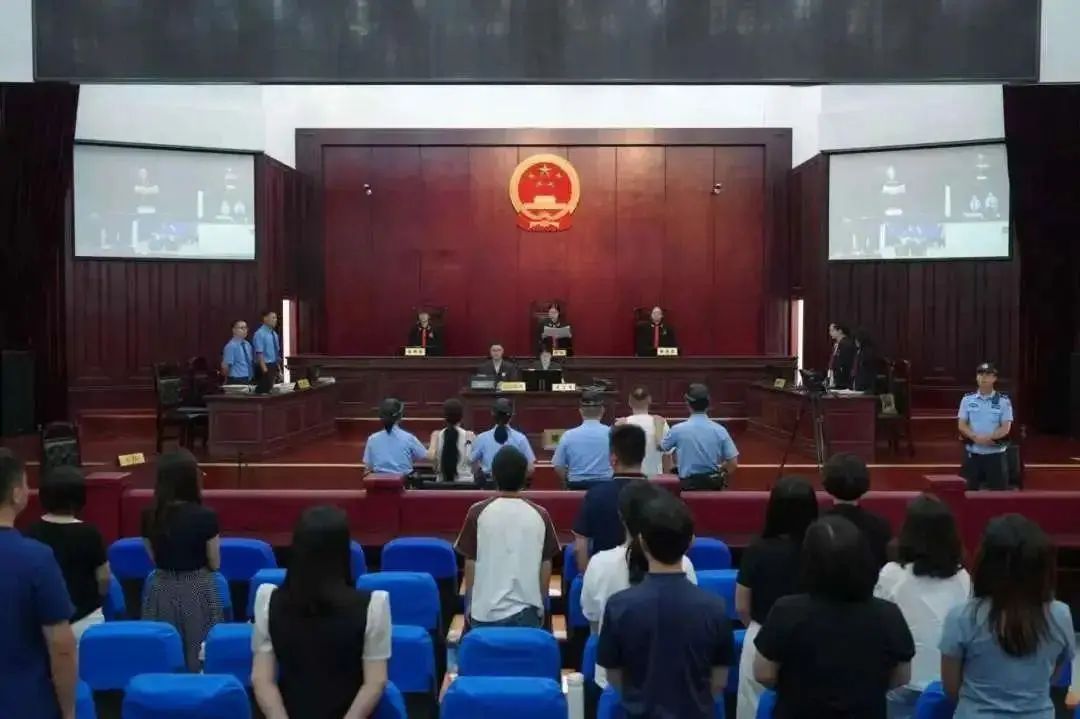 造谣“大熊猫被虐待”并起哄闹事,两人因犯衅滋事罪被判刑! 造谣“大熊猫被虐待”并起哄闹事,两人因犯衅滋事罪被判刑!