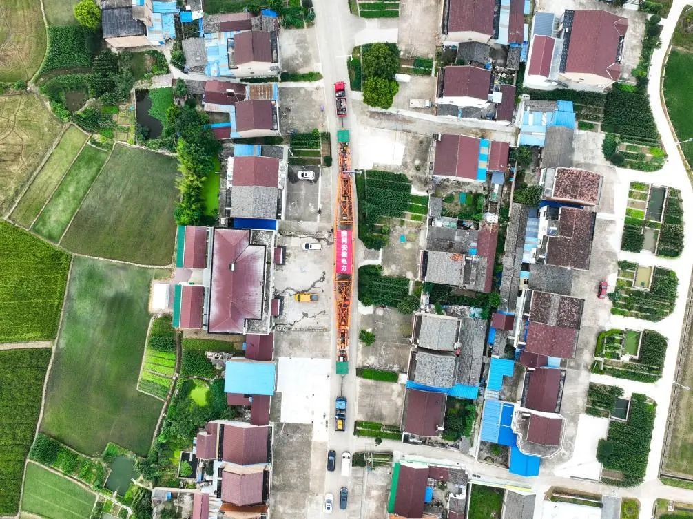 新华全媒+丨跨越1200多公里,308吨“巨无霸快递”送货记 新华全媒+丨跨越1200多公里,308吨“巨无霸快递”送货记