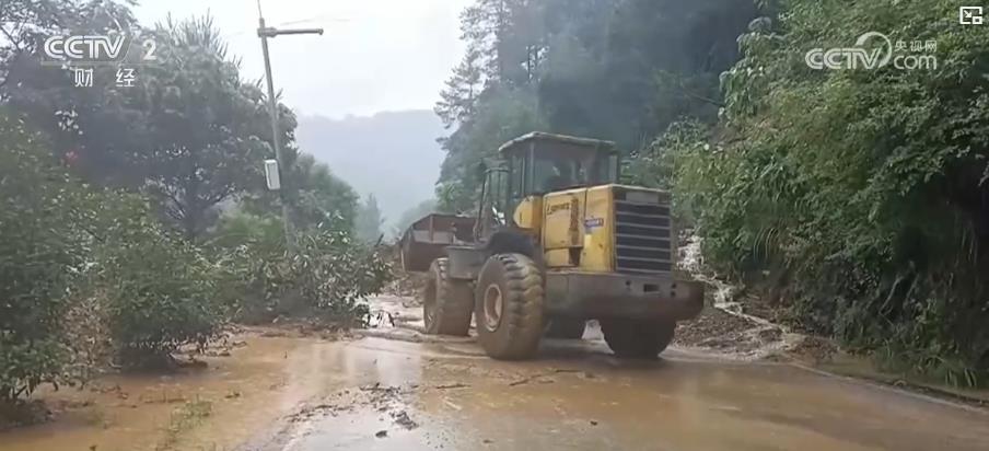暴雨中的生命守护：多方联动全力抢险 保障群众安全