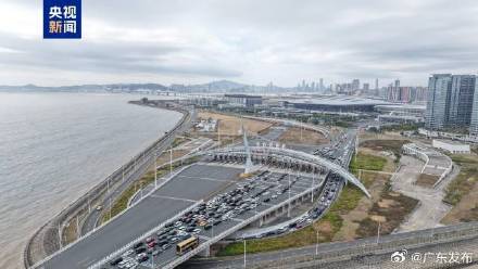 “港车北上”今年已突破100万辆次 “港车北上”今年已突破100万辆次