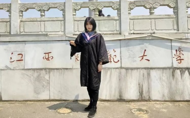 她凭什么到男兵中队任副队长,看完服了 她凭什么到男兵中队任副队长,看完服了