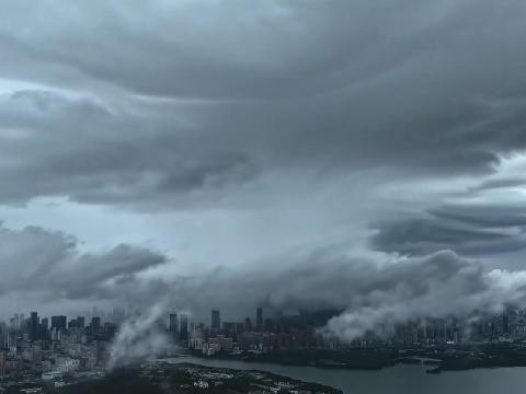 今天，武汉上空，出现奇景！