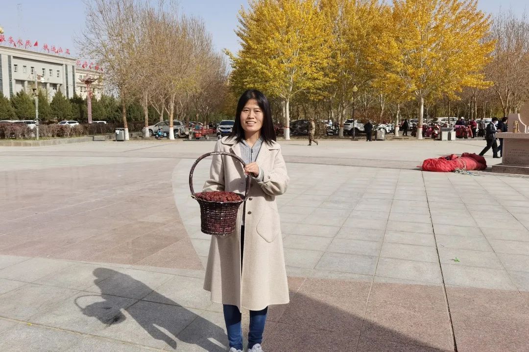 “老师，你们会不会走啊？”为了学生的不舍，她扎根沙漠24年……