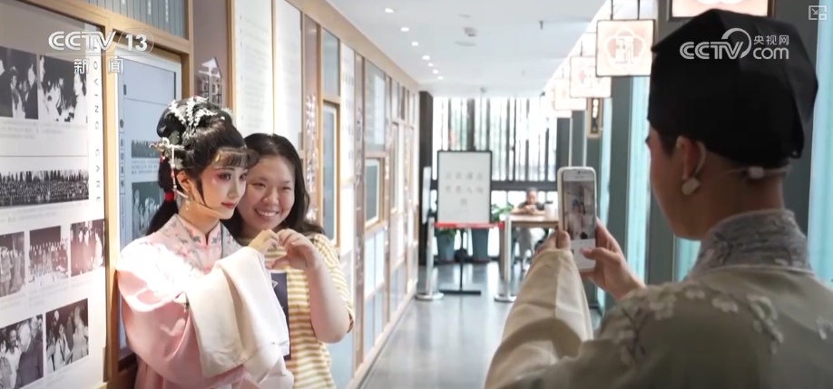 来一杯清茶、听几段戏文……“传统文化+创新展陈+动态体验”圈粉年轻消费力 来一杯清茶、听几段戏文……“传统文化+创新展陈+动态体验”圈粉年轻消费力