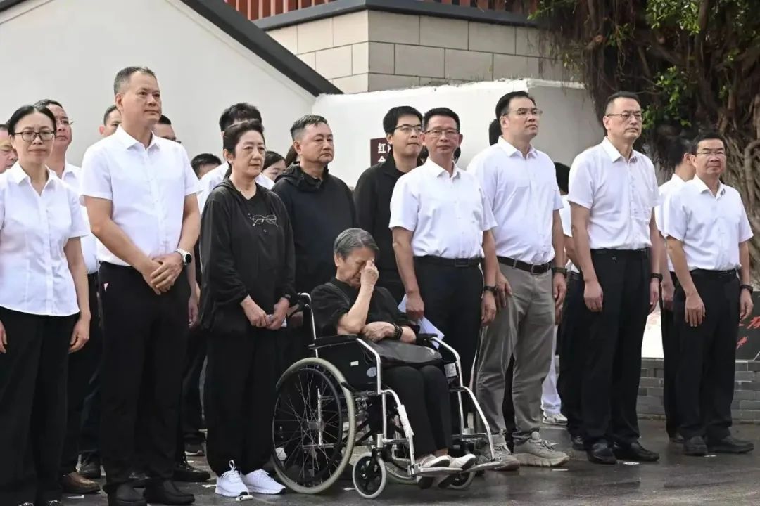 一路走好！今天，让我们再送一送他