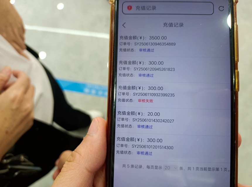 海宁胡阿姨想做点手工赚钱，警察赶到！