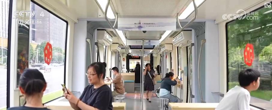 “文化+ 商业”催生消费新场景 点亮城市消费活力 “文化+ 商业”催生消费新场景 点亮城市消费活力