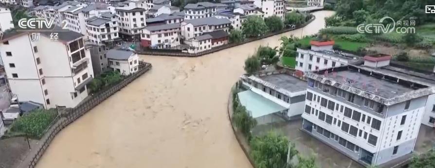 暴雨中的生命守护：多方联动全力抢险 保障群众安全