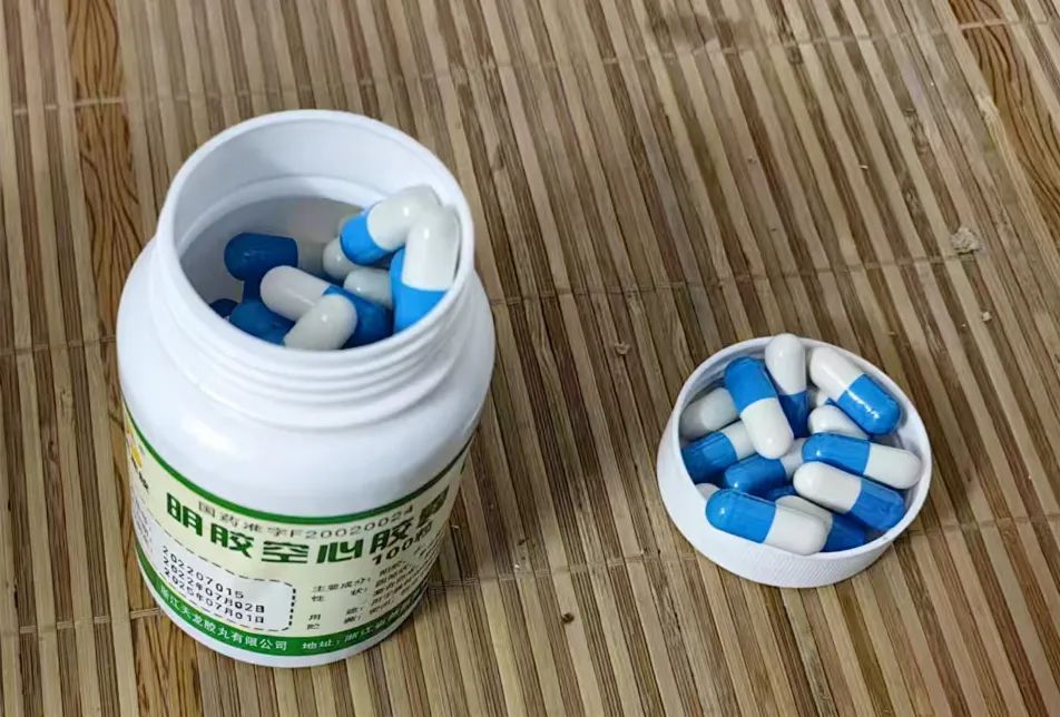 “江湖游医”专治牛皮癣，配方添加全靠用手掂量