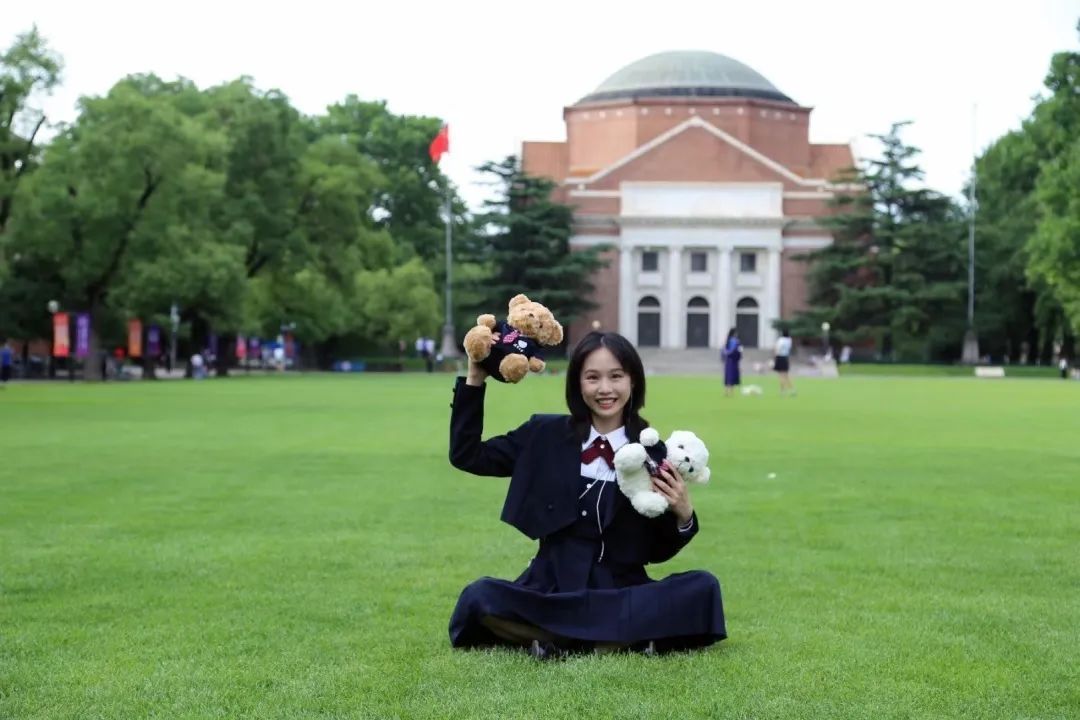 清华女硕士靠文眉月入3万元被母亲反对，曾放弃互联网大厂、教师编