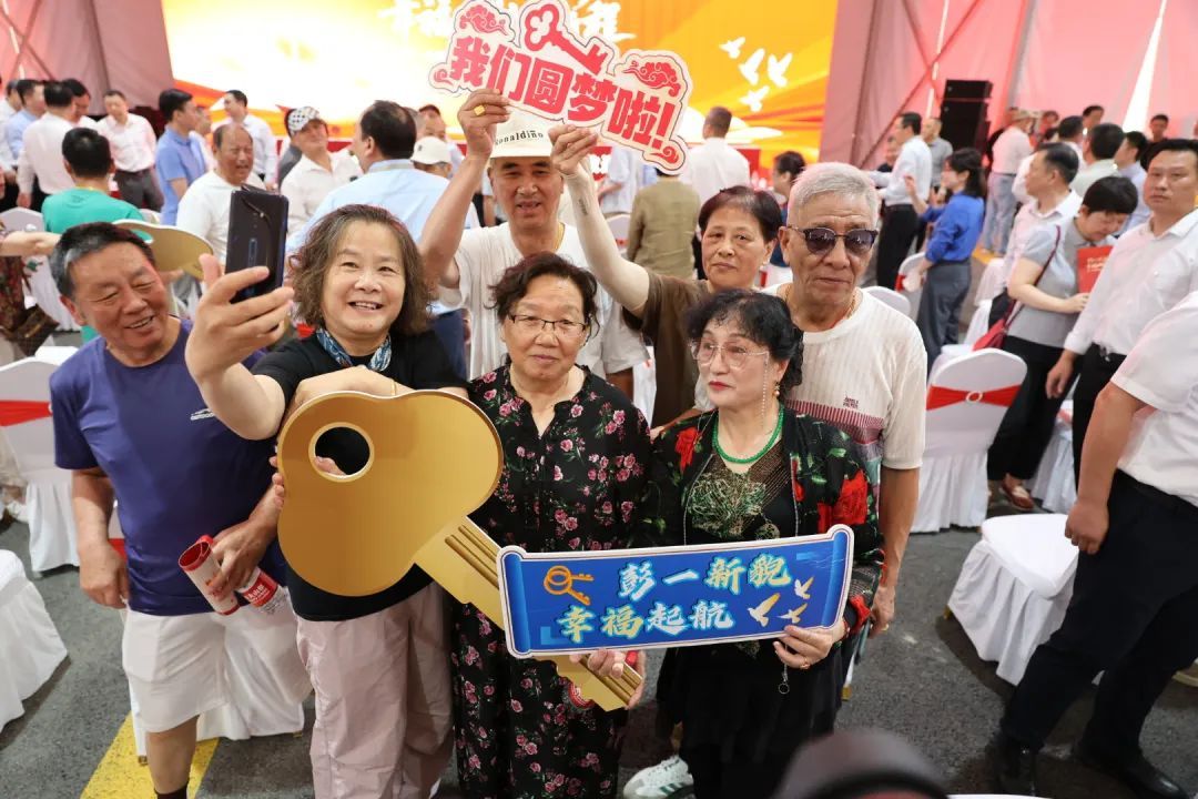 上海最大规模“原拆原建”的“老破小”，2110户彭一居民今天“回家了”！