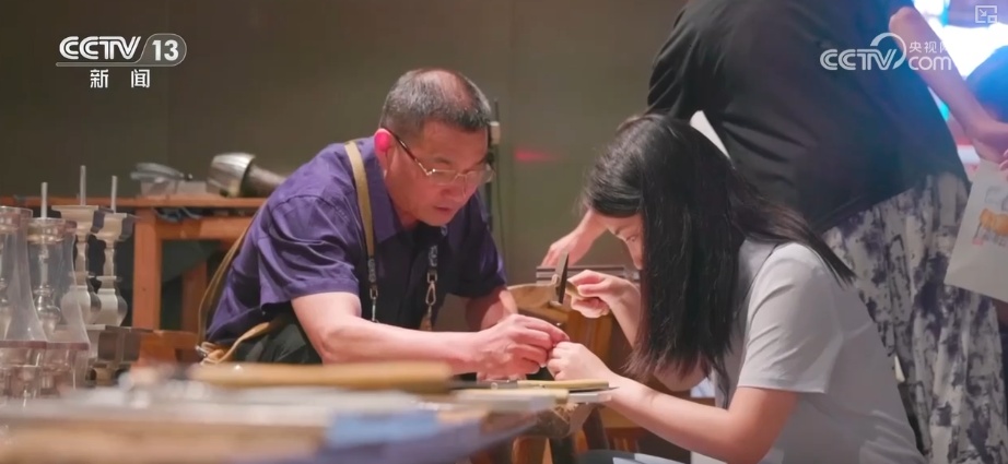 来一杯清茶、听几段戏文……“传统文化+创新展陈+动态体验”圈粉年轻消费力 来一杯清茶、听几段戏文……“传统文化+创新展陈+动态体验”圈粉年轻消费力