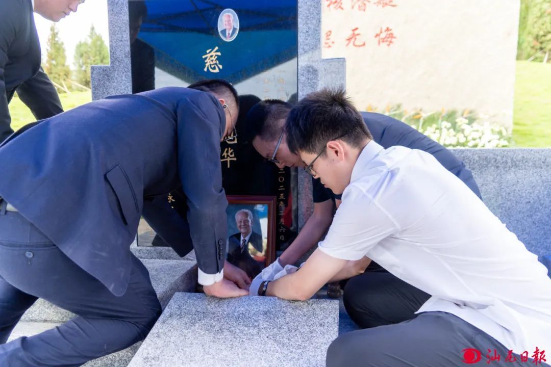 生前最后愿望达成！黄旭华“回家”，墓碑上刻了这三行字