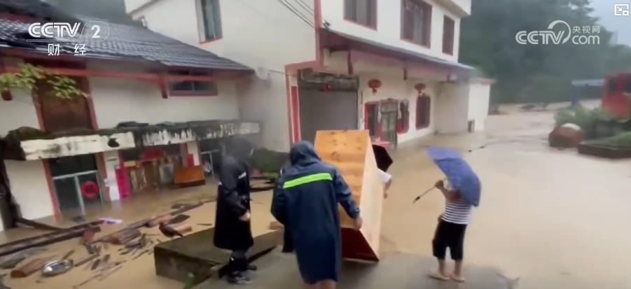 暴雨中的生命守护：多方联动全力抢险 保障群众安全