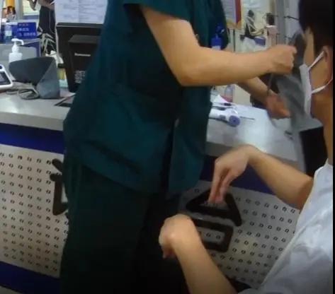 和父亲争吵后,孩子的手变“鸡爪”!专家:近期已接诊多例 和父亲争吵后,孩子的手变“鸡爪”!专家:近期已接诊多例