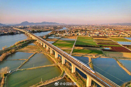 7月1日起沪昆高铁杭长段复兴号动车组列车将常态化按时速350公里高标运行