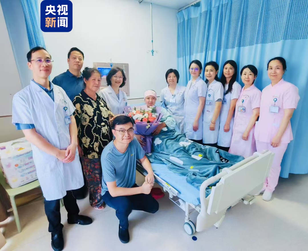 “小吉德,等你长大了,一定要去深圳!” “小吉德,等你长大了,一定要去深圳!”