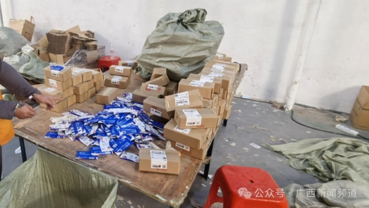 你有收到过暗藏刮奖卡“幽灵快递”吗？女子扫码被骗4万！起底境外黑产链