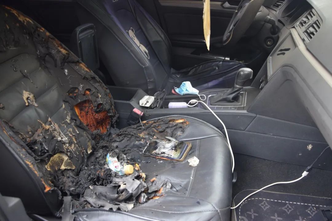 易燃易爆炸!这些东西别往车里放,赶紧自查→ 易燃易爆炸!这些东西别往车里放,赶紧自查→