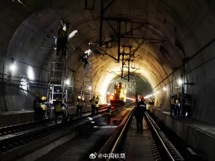 7月1日起沪昆高铁杭长段复兴号动车组列车将常态化按时速350公里高标运行