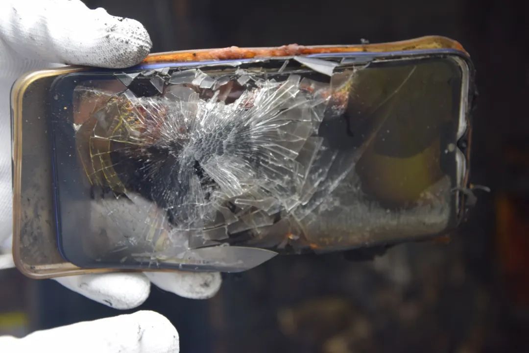 易燃易爆炸!这些东西别往车里放,赶紧自查→ 易燃易爆炸!这些东西别往车里放,赶紧自查→