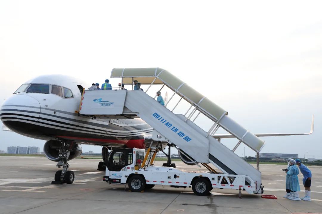 4只旅日大熊猫平安回国，开始接受隔离检疫