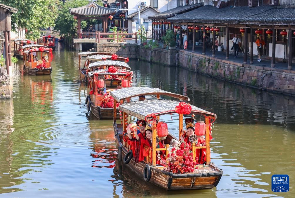 水乡集体婚礼倡导新风 水乡集体婚礼倡导新风